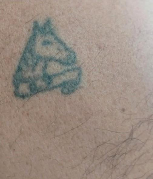 Ancien tatouage avant le cover-up, transformation 05