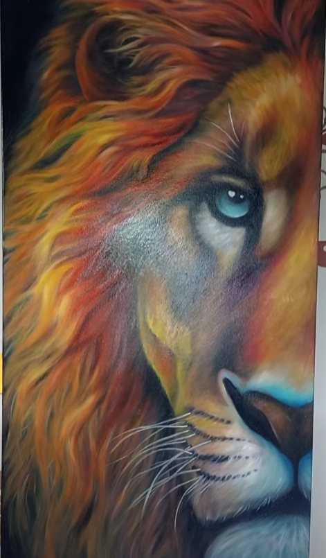 Peinture d'un lion à la composition mi-figurative
